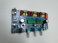 Amplificateur numérique 2*50W + 100W avec récepteur 2.4G et batterie de recharge 12V