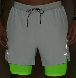 Pantalones Cortos Deportivos para Hombre, Dos en Uno, con Franja Reflectante Personalizada, Elásticos, con Dobladillo Dividido, Color Verde Fluorescente - Product Image 2