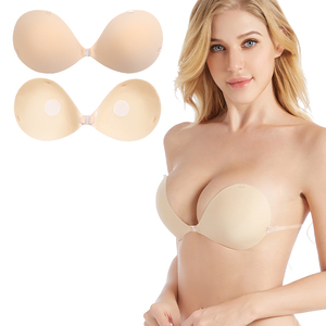 Soutien-gorge adhésif sans bretelles ni dos, avec coussinets rehausseurs de décolleté et applicateur à brosse - Product Image 6