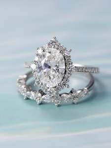 Anillo de Diamante Cultivado en Laboratorio con Corte Oval Brillante Único, Certificado por IGI, Joyería Brillante de Diseñador, Ideal para Compromiso y Boda - Product Image 2