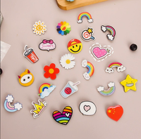 Broche créative en acrylique avec impression arc-en-ciel de dessin animé, mignonne, pour sacs, vêtements, fêtes de remise des diplômes, petit accessoire, breloque personnalisée