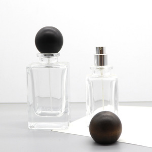 Flacon de parfum carré transparent en verre de 30 ml, 50 ml, 100 ml avec bouchon en bois rond - Product Image 2