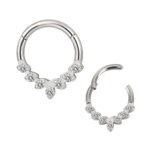 Anillos Daith Clicker de segmento con bisagras de titanio de alta calidad con 7 hojas de CZ hacia adelante Piercing para el cuerpo al por mayor