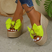 Sandales de plage à bouche de poisson grande taille pour le commerce extérieur, sandales compensées pour femmes, semelle épaisse, à enfiler, tendance, été 2025, nouvelle collection, confortables, avec nœud