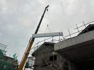 สระว่ายน้ำอะคริลิกแบบตั้งพื้นผนังใส แข็งแรงทนทาน พร้อมบริการตัดตามความหนาที่กำหนดเอง พื้นผิวเรียบ กันน้ำ - Product Image 3