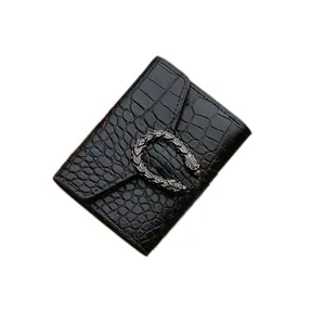 Tarjetero de cuero personalizado para mujer, cartera a la moda de Europa y América, bolso de mano corto con patrón de cocodrilo