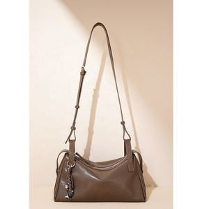 Sac à main en cuir élégant pour femme, idéal pour les voyages d'affaires, le shopping et l'usage quotidien, disponible à la vente auprès d'un fournisseur indien. - Product Image 1