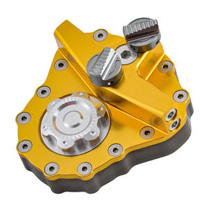 Accesorios para motocicleta: Puños <span class=keywords><strong>de</strong></span> aleación <span class=keywords><strong>de</strong></span> aluminio, extremos <span class=keywords><strong>de</strong></span> manillar, palancas, protectores <span class=keywords><strong>de</strong></span> mano, abrazaderas, tapas <span class=keywords><strong>de</strong></span> combustible, estriberas traseras. - Product Image 4