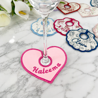 Marqueurs de verres à vin personnalisés en coton brodé floral, cartes nominatives en gros pour banquets, tables de fête, décoration intérieure, signalétique de mariage