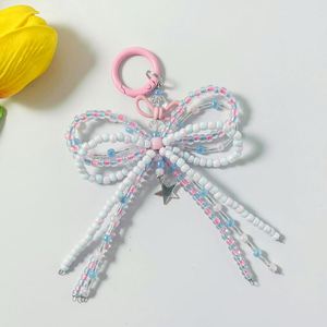 Porte-clés artisanal léger et tendance en acrylique en forme de nœud, avec ornement cœur en alliage de zinc et perles décoratives pour sacs et téléphones - Product Image 3