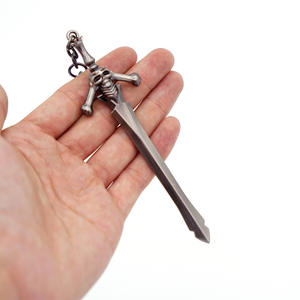 سلسلة المفاتيح الأكثر مبيعًا بنمط جديد من لعبة السيف الصغير والنصل - Product Image 3