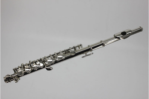 Wholesale beginner semi-metal short flute with silver plating, in C tuning. Short flute musical instrument for Western music. - Product Image 6