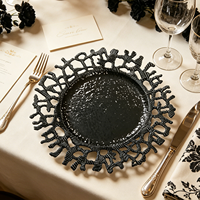 Assiettes de présentation noires texturées tendance de 13 pouces en PP durable avec bordure corail pour mariages gothiques et banquets décoratifs