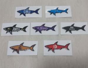 Autocollant en PVC écologique, motif requin de dessin animé, imperméable, imprimé UV, vernis brillant, décorations de mode pour les vacances de juillet, Gertrude CP - Product Image 1
