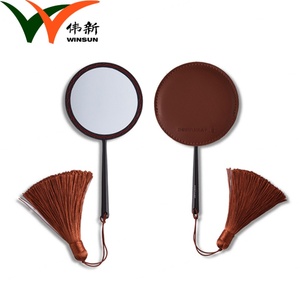 กระจกโลหะทรงกลมวินเทจ พร้อมหูจับเคลือบอ่อนและพู่ห้อย - Product Image 2