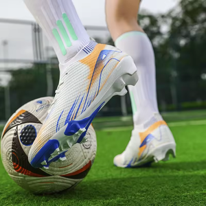 Chaussures de football montantes et basses, chaussures de soccer, chaussures plates en cuir PU, chaussures d'entraînement pour sports d'équipe pour hommes et femmes - Product Image 1