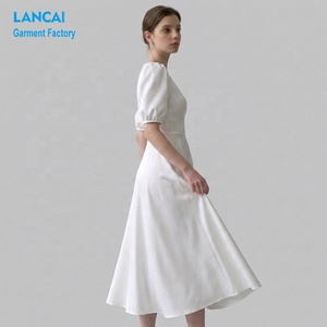 <span class=keywords><strong>Abito</strong></span> <span class=keywords><strong>Midi</strong></span> in <span class=keywords><strong>Raso</strong></span> Personalizzato OEM da Donna, Linea A, con Maniche Corte a Sbuffo e Dettaglio Keyhole, per Occasioni Casual e Nuziali - Product Image 2