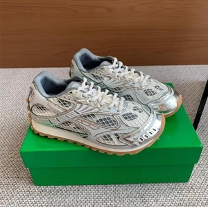 Scarpe da Corsa di Lusso di Alta Qualità Bottegas, Sneakers Argentate con Lacci e Punta Chiusa, Scarpe Casual Ammortizzate - Product Image 3