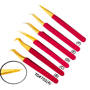 Pinces à cils professionnelles en acier inoxydable à pointe dorée avec des caractéristiques antistatiques et durables pour les cils, fabriquées au Pakistan - Product Image 1