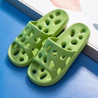 Pantoufles de maison pour hommes et femmes Chaussures de bain d'intérieur douces et confortables pour la douche