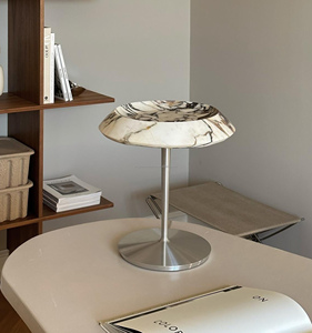Lampe de <span class=keywords><strong>table</strong></span> <span class=keywords><strong>vintage</strong></span> Calacatta pour alto en marbre Lampe de bureau design à base métallique Lampe de <span class=keywords><strong>table</strong></span> de salon et d'ornement en marbre Éclairage LED - Product Image 3