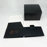Boîte cadeau pour chaussures en papier kraft noir en forme de maison avec laminage mat, gaufrage, revêtement UV, emballage de luxe écologique pour chaussures