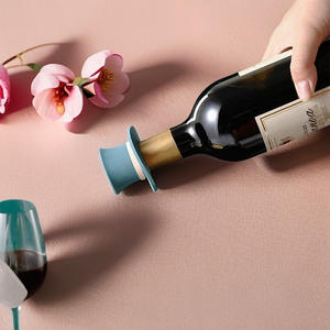 Bouchon de vin décoratif fantaisie en forme de chapeau, en silicone de qualité alimentaire - Product Image 5