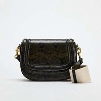 Sac à bandoulière pour femme en similicuir motif serpent, style urbain, nouvelle collection Hiver 2025, avec large bandoulière, porté croisé ou sous le bras, modèle transfrontalier