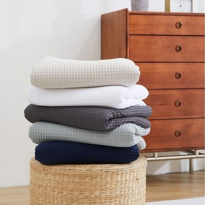 Manta Nórdica Premium 100% Algodón, Tejida con Textura Gruesa, Ligera, Transpirable y Portátil para Cama o Sofá - Product Image 2
