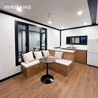 Maison modulaire extensible à double aile de 20, 30 ou 40 pieds avec porte d'entrée centrale en verre pour maison-conteneur de jardin
