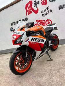 Moto sportive CBR1000RR, moteur à essence 4 temps 4 cylindres - Product Image 1