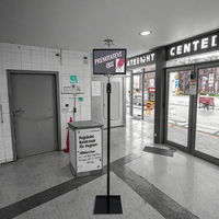 Distributeur de tickets de file d'attente sur pied en métal IMPRETECH, noir - 120 cm de hauteur avec base carrée pour distributeurs standard, Italie
