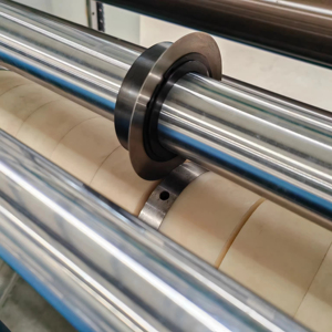 Chargement automatique de machine de rembobinage de refendage horizontal de papier adhésif Kraft RTFQ-1300 - Product Image 4