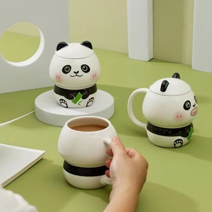 Set di tazze in ceramica di Panda ricamato con coperchio e cucchiaio regalo di natale per uomini e donne studenti o compagni di dormitorio - Product Image 3