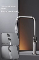 Robinet de cuisine moderne à tirette en acier inoxydable 304 de haute qualité Design contemporain Robinet d'eau chaude et froide Poignée en zinc Brosse dorée