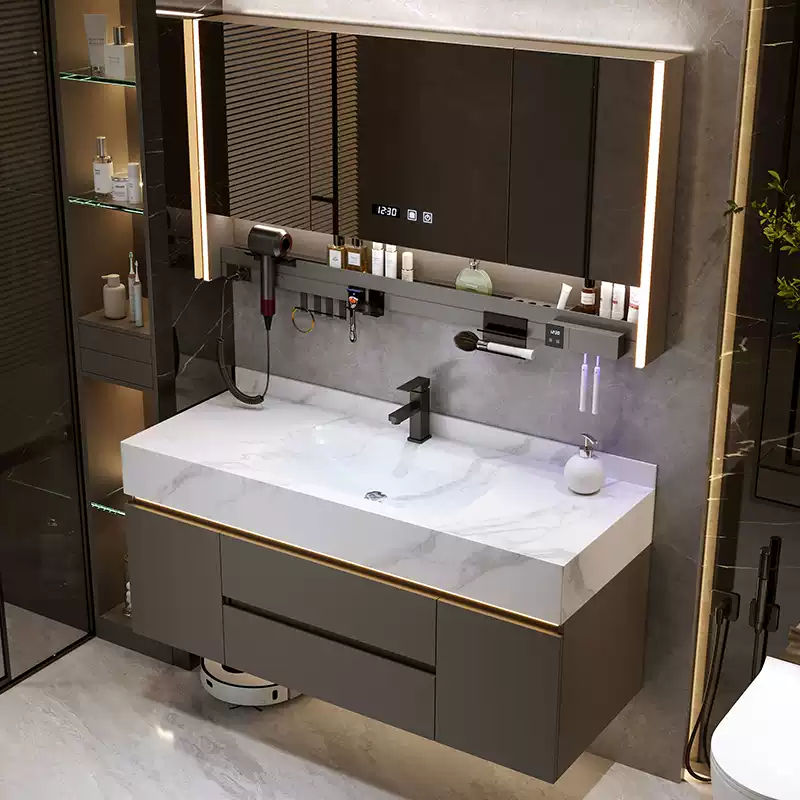 สีเทาเข้ม