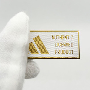 Distintivi Personalizzati in Pelle Microfibra PU <span class=keywords><strong>Argento</strong></span> <span class=keywords><strong>con</strong></span> Logo 3D, Nuovo Design, Patch in TPU <span class=keywords><strong>con</strong></span> Finitura Opaca Dorata per Cappelli - Product Image 2