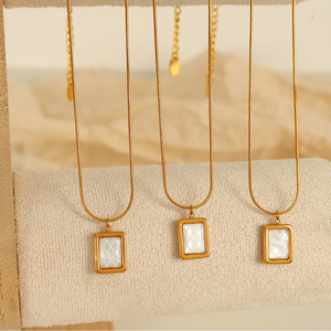 Collier en acier inoxydable avec pendentif carré en coquille blanche, design géométrique minimaliste européen et américain, bijou cadeau - Product Image 2