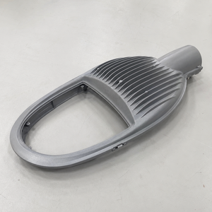 ผู้ผลิตชิ้นส่วนหล่อขึ้นรูปอะลูมิเนียมสำหรับโคมไฟถนน LED ตามแบบ OEM สำหรับอุปกรณ์ไฟส่องสว่างภายนอกอาคาร - Product Image 2