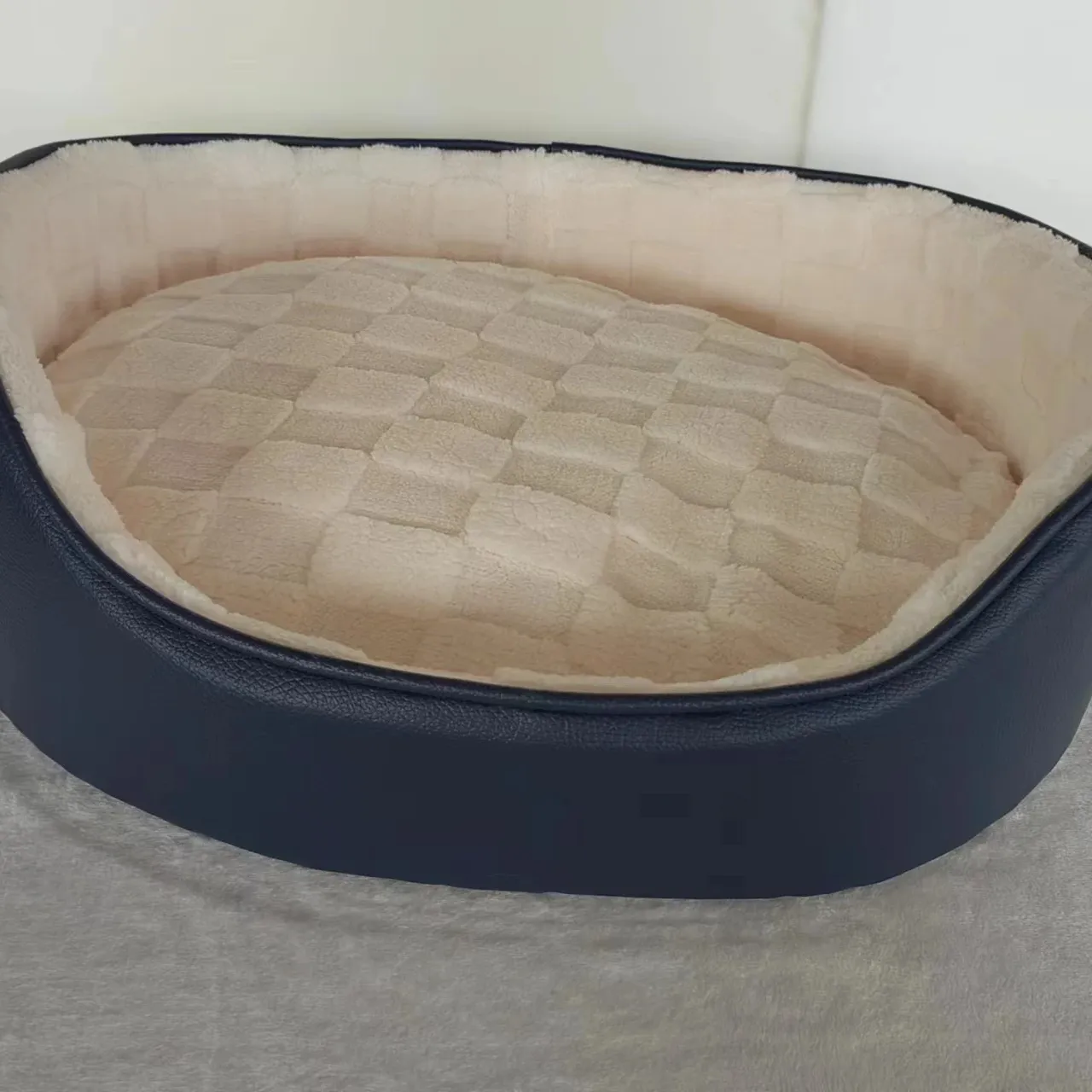 Cama de cachorro quente, cama redonda macia e confortável para animais de estimação, cama redonda resistente a sujeira para gatos, durável, couro sintético, novidade prática