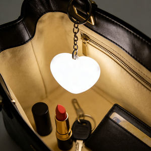 Nueva Linterna Recargable en Forma de Corazón con Llavero Táctil, Accesorio para Bolsos, Colgante con Luz LED, Llavero con Luz Nocturna - Product Image 1