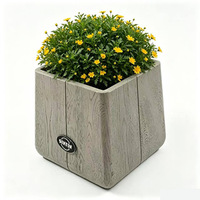 Pot Bunga Persegi Berbahan Fiberglass Reinforced Plastic (FRP) Ukuran Besar, Motif Kayu Tiruan, Gaya Eropa-Amerika yang Trendi
