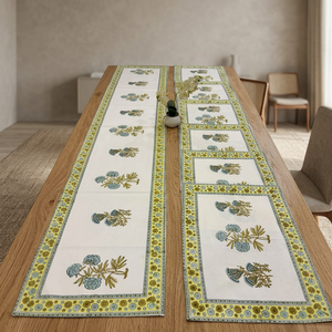 Ensemble de 6 chemins de table en coton imprimé à la main, motif floral vintage classique, bordure jaune, fleurs bleues, réutilisable et lavable pour la maison - Product Image 2