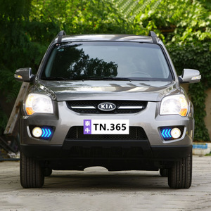 ไฟเดย์ไลท์ LED สำหรับ Kia Sportage ปี 2007-2012 รูปทรงลูกศร ไฟไหลสามสี คู่หนึ่ง - Product Image 1