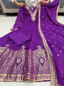 Robe Anarkali longue en soie romaine écologique avec pantalon en Chanderi et ensemble dupatta en Georgette de renard doux brodé de sequins - Product Image 6