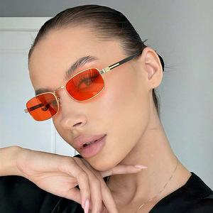 スクエアサングラス ヨーロッパ系アメリカン ハイエンド感 個性的な日焼け止め レトロファッション メタルグラス トレンド - Product Image 1