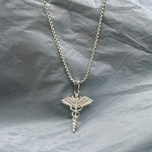 18k Plaqué Or Caducée Aile Serpents Pendentif En Acier Inoxydable Gothique Santé Dieu Grec bijoux Hommes Médecin Infirmière Cadeau - Product Image 4