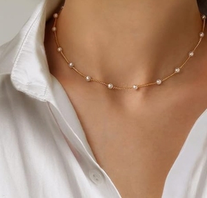 Collar Gargantilla con Cadena de Plata de Ley Chapada en Oro y Perlas Redondas Blancas Auténticas de 3-4 mm - Product Image 3