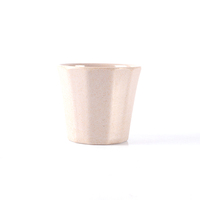 Ensemble de gobelets à jus pour enfants de 120 oz en plastique incassable Spectrum de 3.2 pouces de diamètre 2.8 "X H 6.76" en 16 couleurs assorties