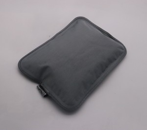 Bouteille d'eau chaude électrique rechargeable OEM 400W de haute qualité avec PVC et eau pour les voyages à domicile et au bureau - Product Image 3
